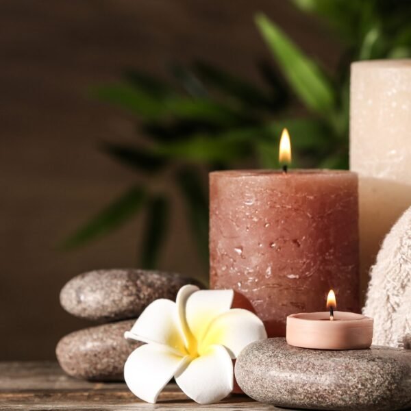 Velas, piedras y toallas de spa para Curando el Alma